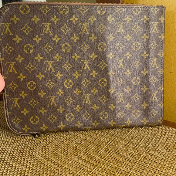 Authentic LV Vintage document Holder - Picture 10 of 16